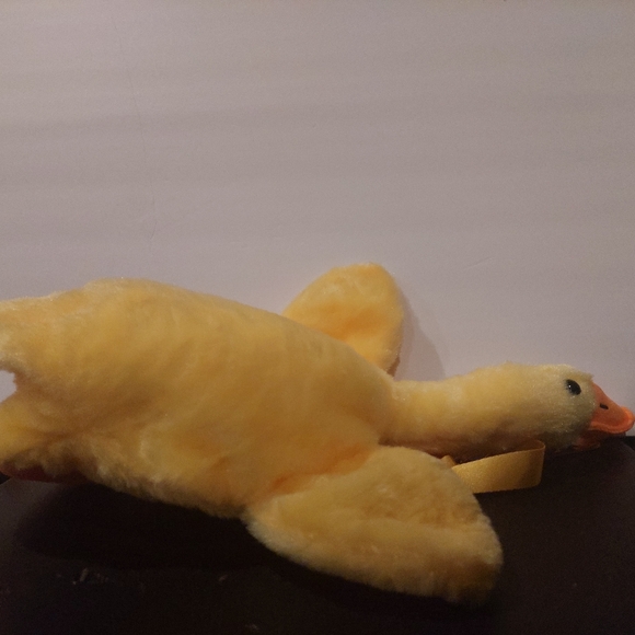 Mylane new crossbody yellow duck handbag. - Picture 3 of 4